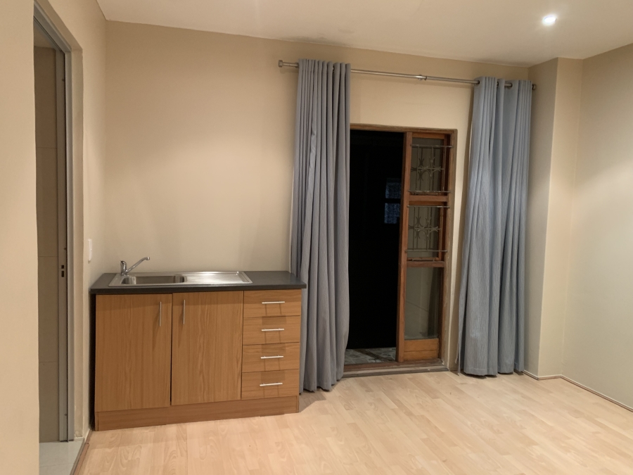 To Let 1 Bedroom Property for Rent in Rouxville Western Cape